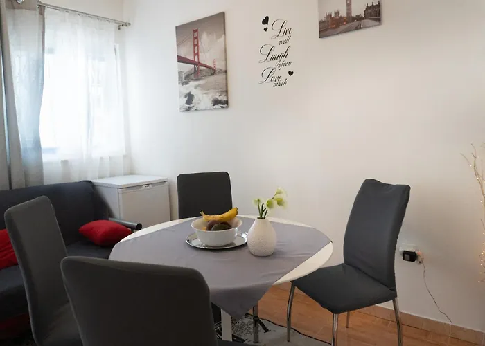 Apartment In Podstrana Near The Sea, River & Mountain Between Omis & Split